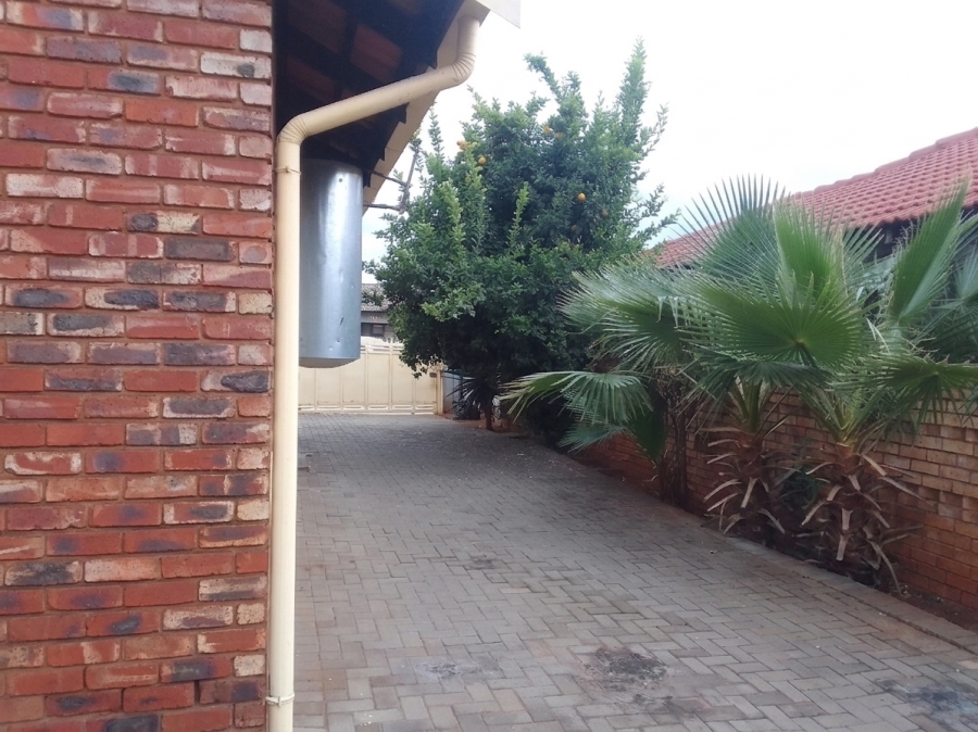 3 Bedroom Property for Sale in Geelhoutpark North West